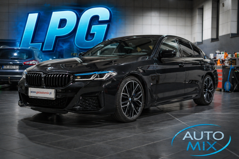 BMW G30 instalacja LPG – widok z przodu samochodu w warsztacie