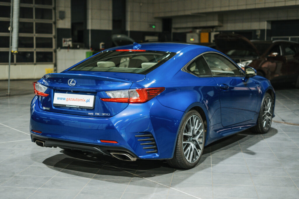 Tył samochodu Lexus RC 350 F Sport instalacja gazowa Auto Mix Skrzyszów
