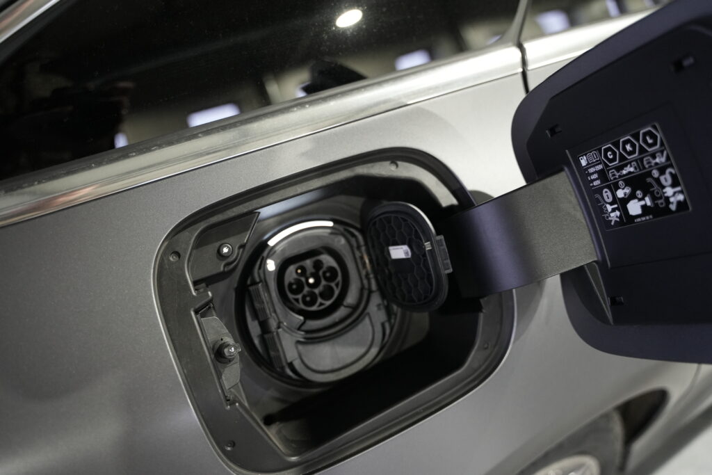 Mercedes CLA 250e LPG – Hybryda Plug-in z instalacją gazową