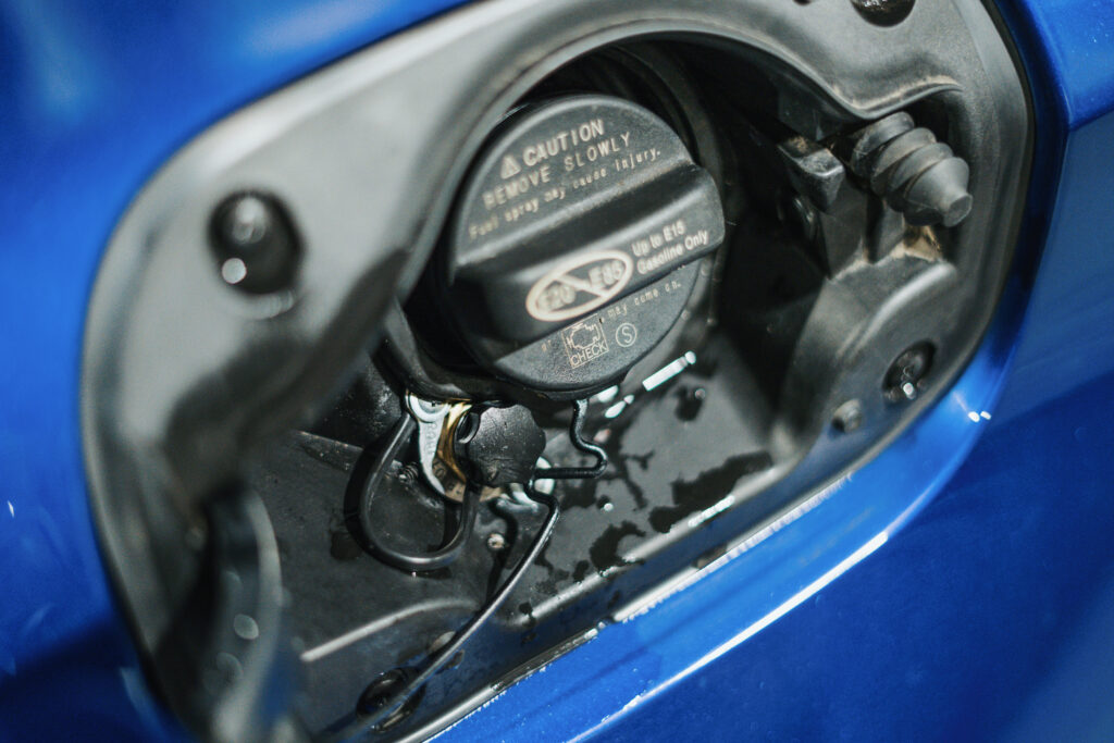 Ukryty wlew gazu pod klapką paliwa Lexus RC 350 F Sport LPG