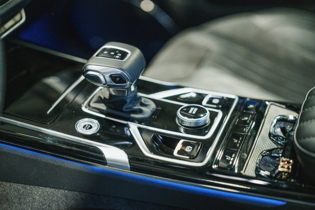 Hongqi HS5 LPG wnętrze komfort i technologia
